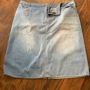 Like new Est 1948 Denim Skirt plus size 28